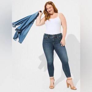 Torrid Jegging Skinny Super Soft High-Rise dark denim Jean size 16.